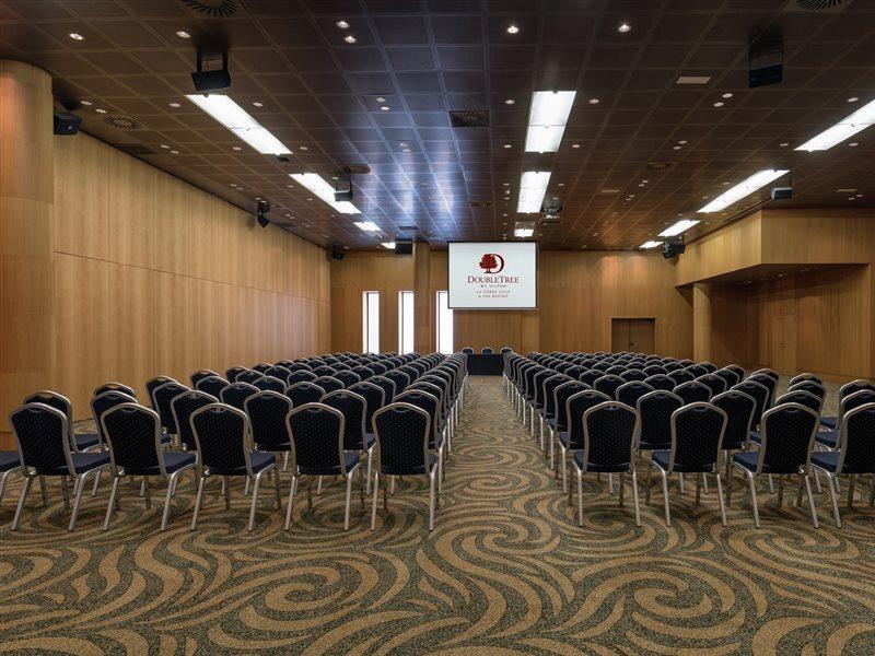 Doubletree By Hilton La Torre Golf Resort Roldan Ngoại thất bức ảnh The ballroom