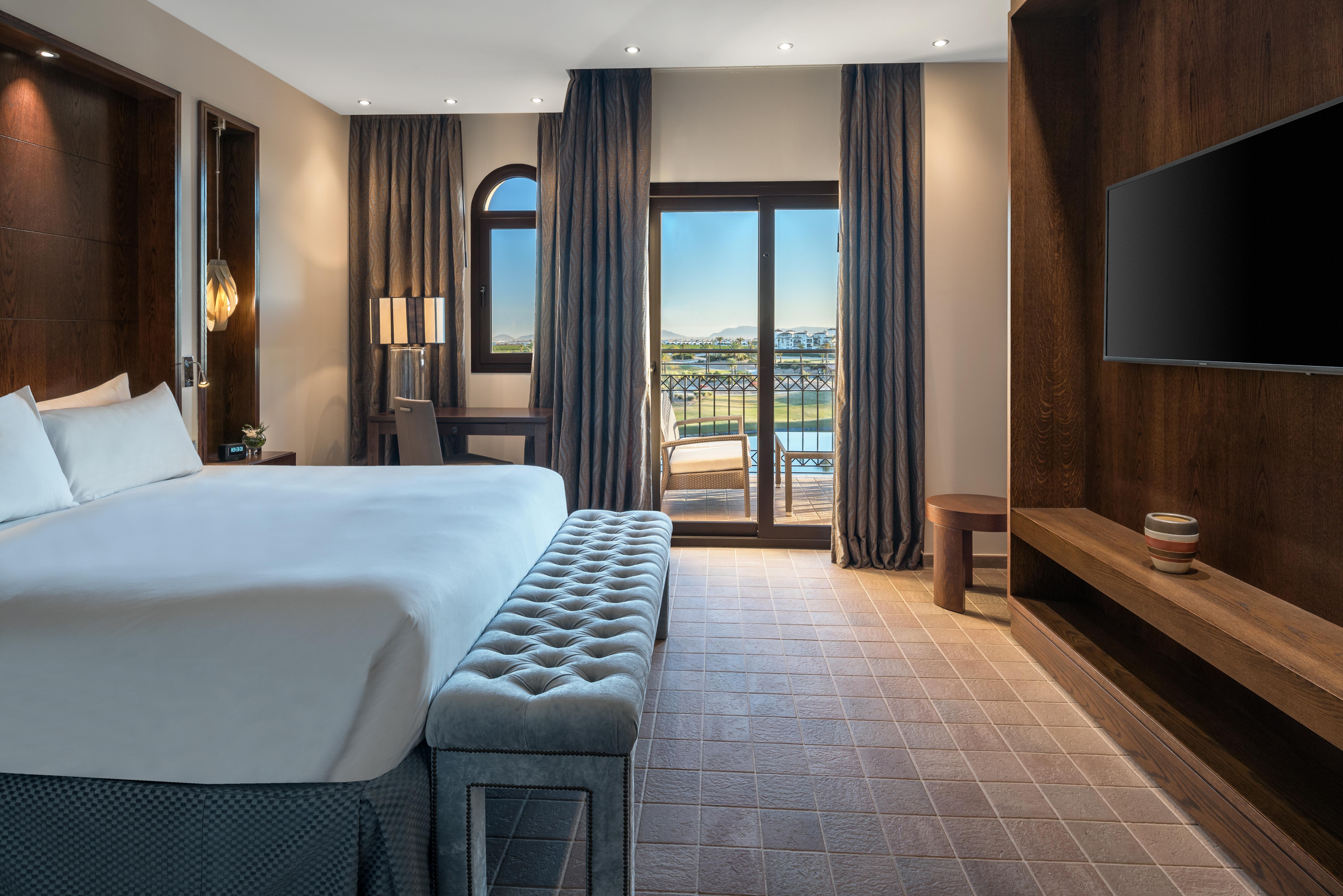 Doubletree By Hilton La Torre Golf Resort Roldan Ngoại thất bức ảnh A guest room at the hotel