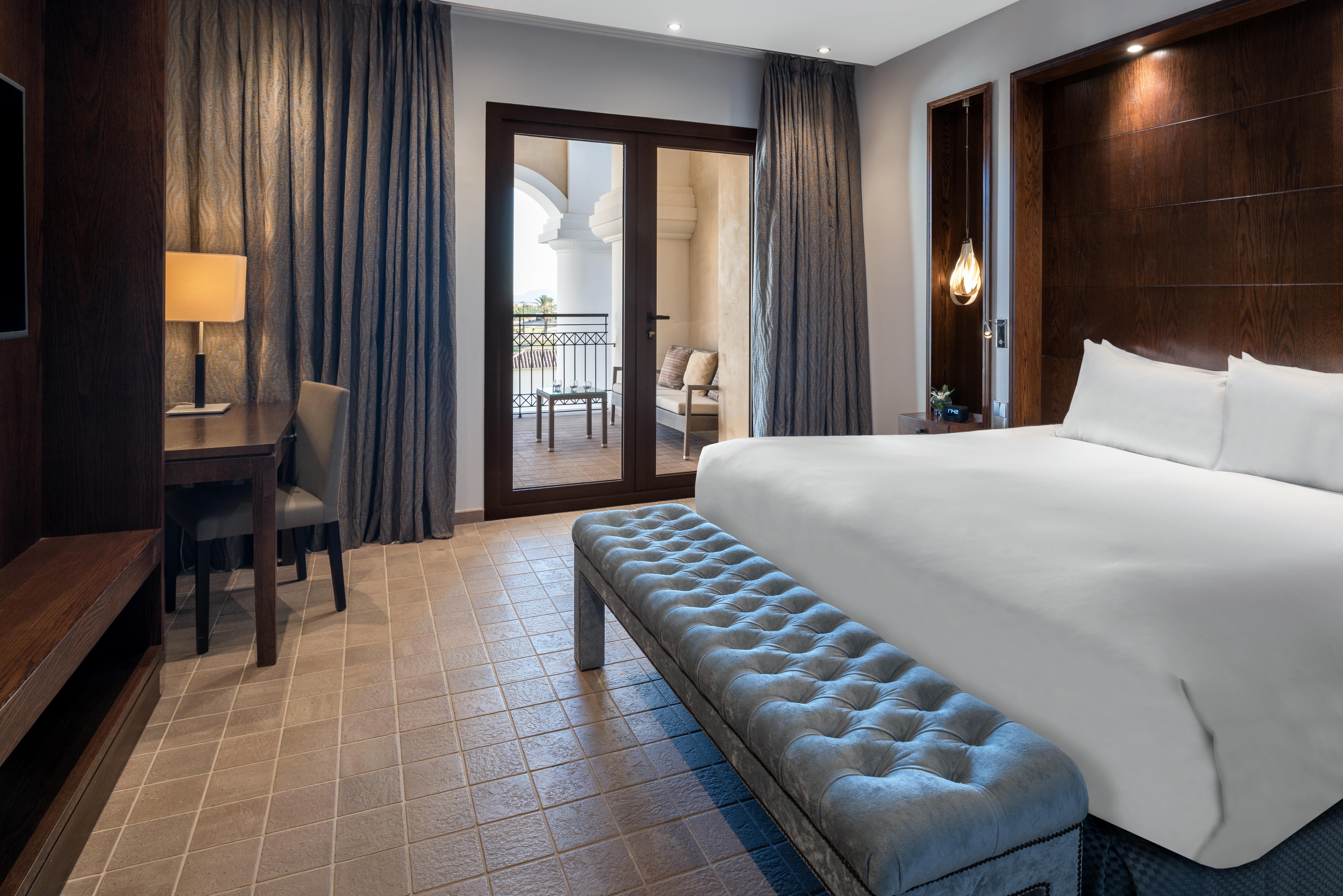 Doubletree By Hilton La Torre Golf Resort Roldan Ngoại thất bức ảnh A guest room at the Four Seasons Hotel