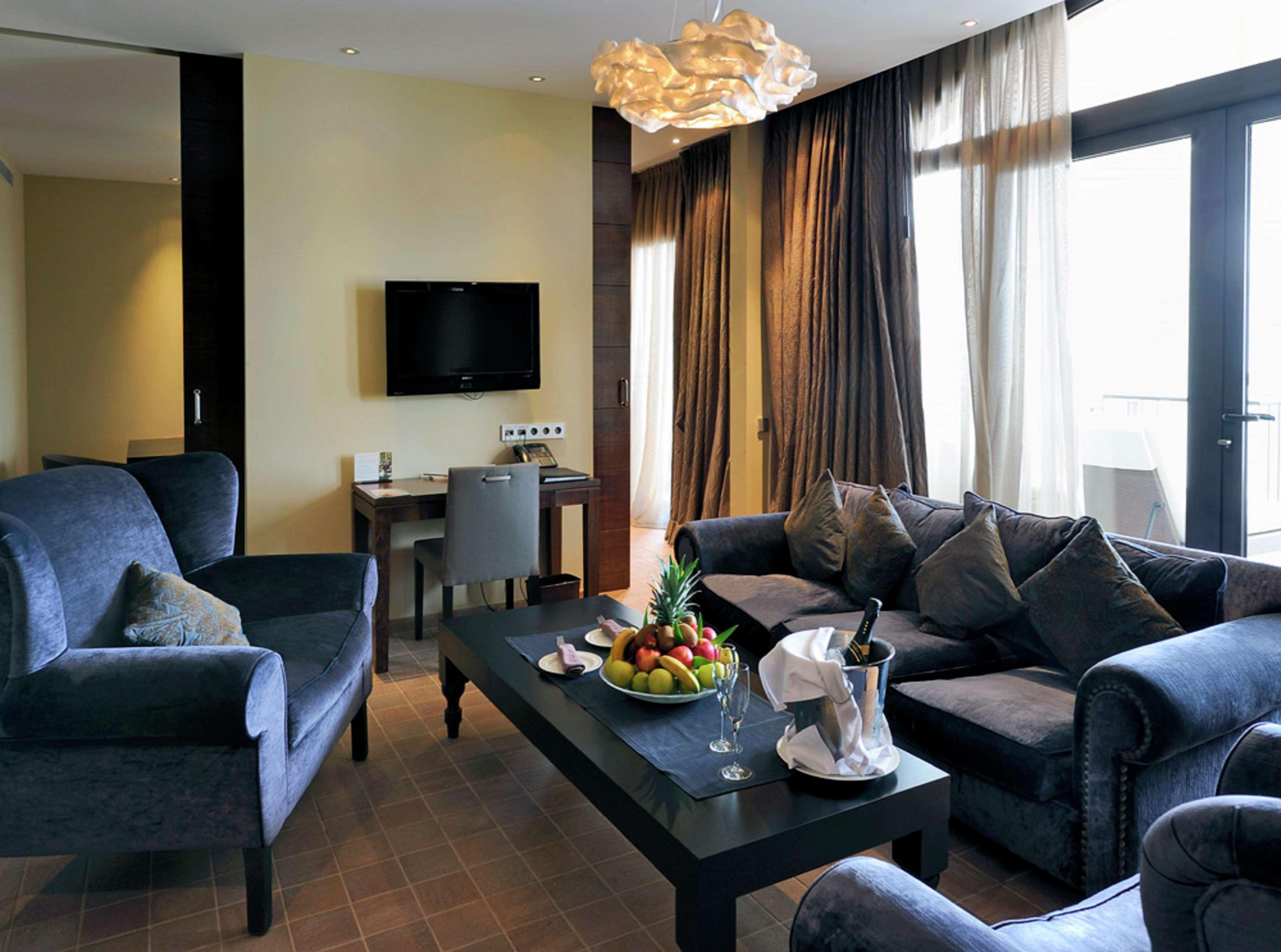Doubletree By Hilton La Torre Golf Resort Roldan Ngoại thất bức ảnh Suite