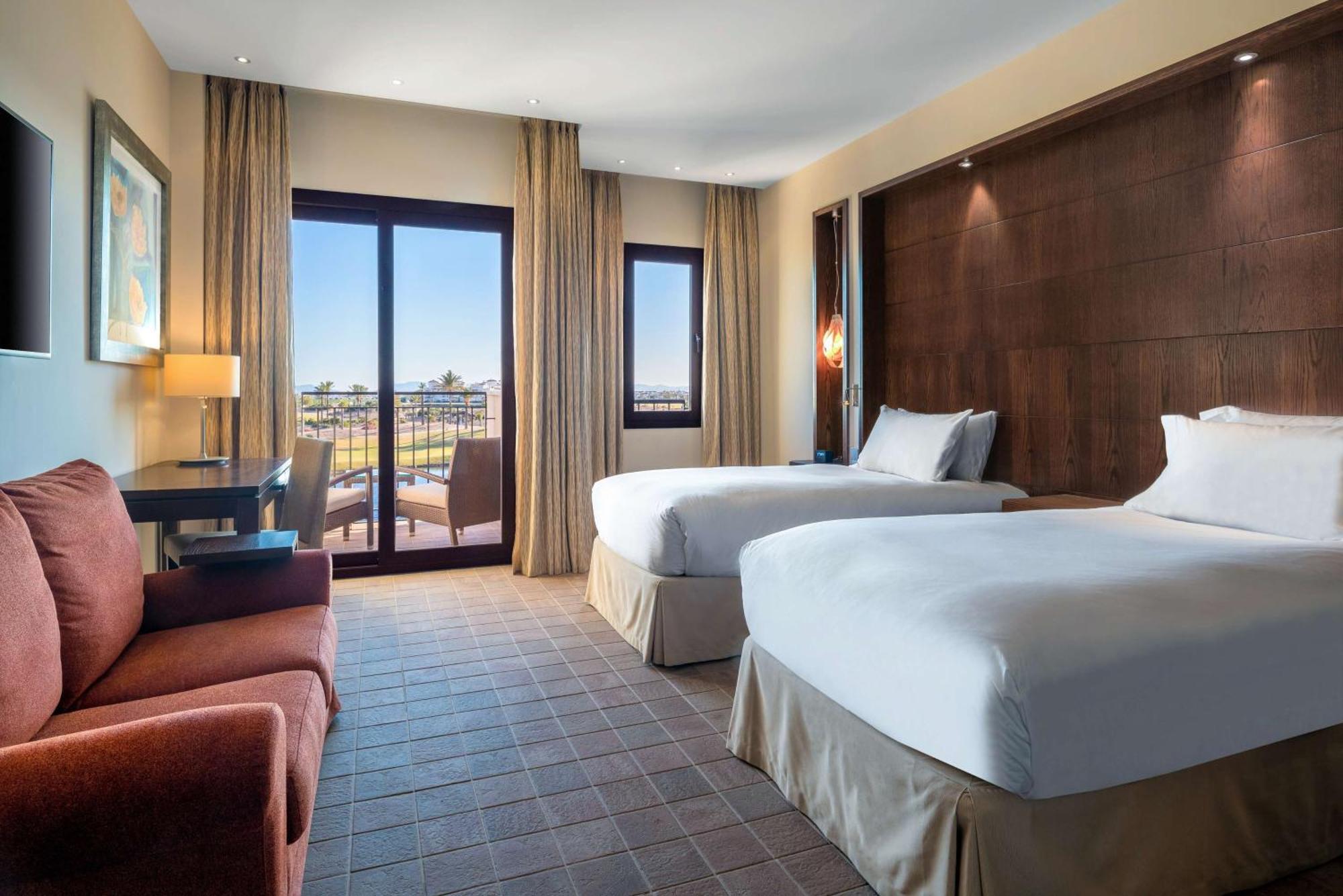 Doubletree By Hilton La Torre Golf Resort Roldan Ngoại thất bức ảnh A guest room at the Hilton San Diego Bayfront