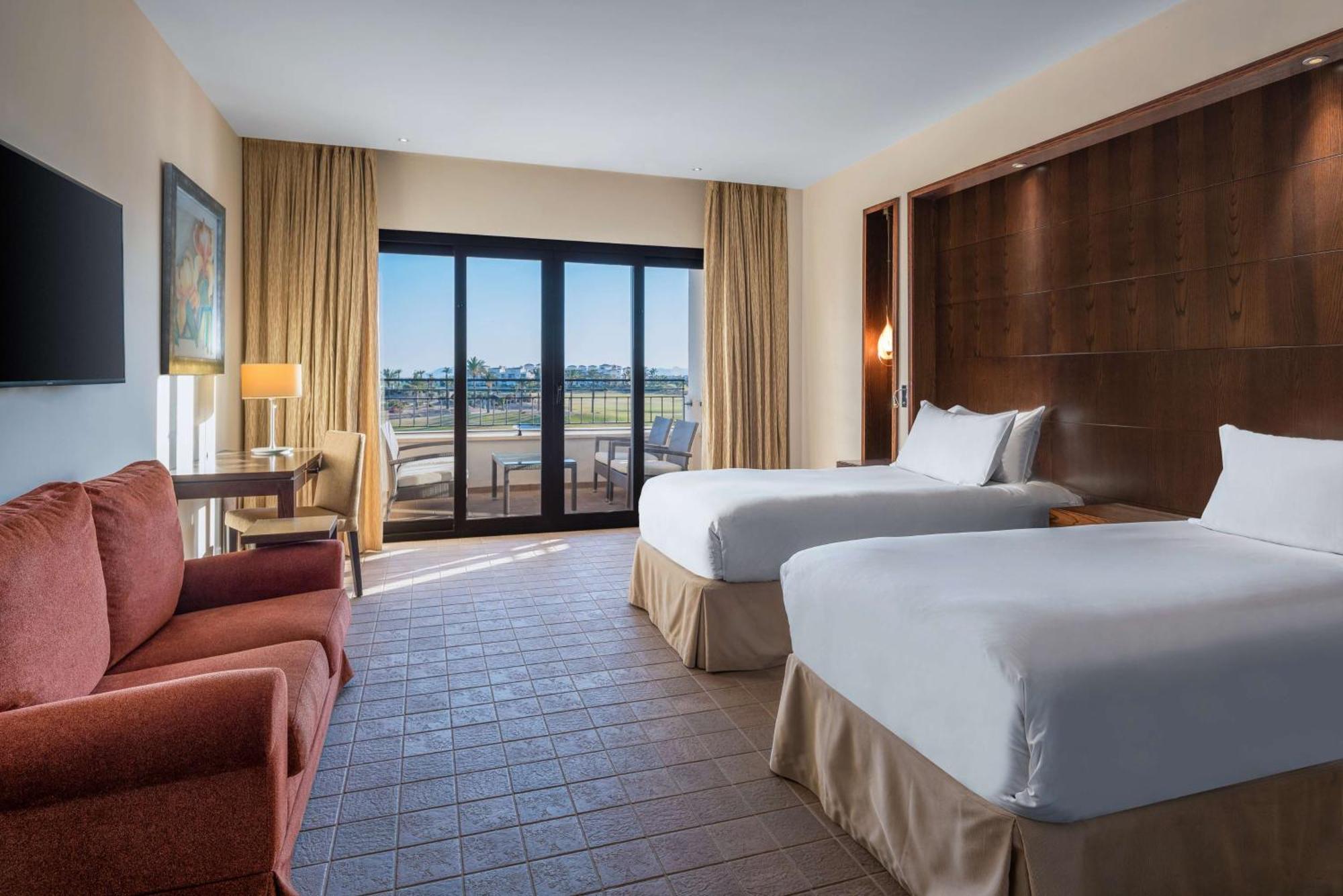 Doubletree By Hilton La Torre Golf Resort Roldan Ngoại thất bức ảnh A guest room at the Hilton San Diego Bayfront