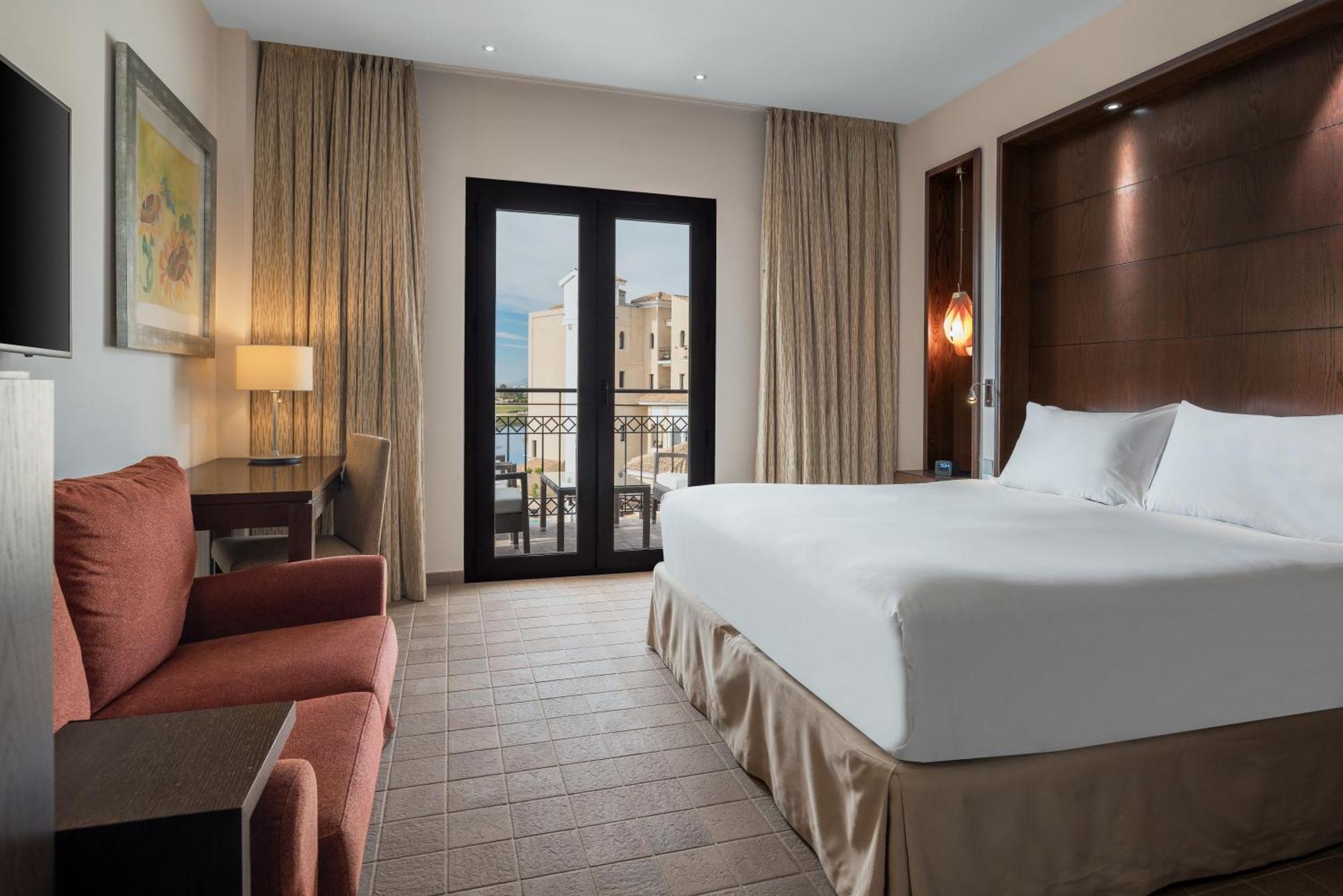Doubletree By Hilton La Torre Golf Resort Roldan Ngoại thất bức ảnh A room at the Hilton Nicosia