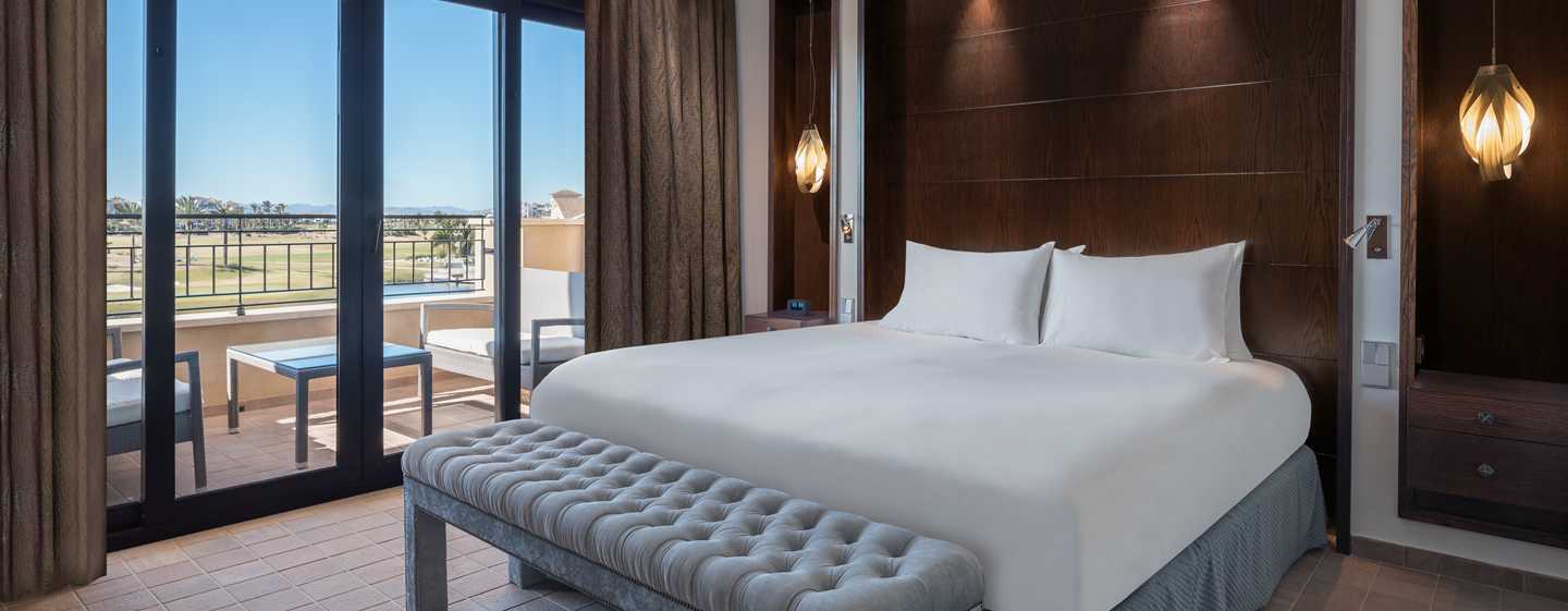 Doubletree By Hilton La Torre Golf Resort Roldan Ngoại thất bức ảnh A bedroom at the hotel