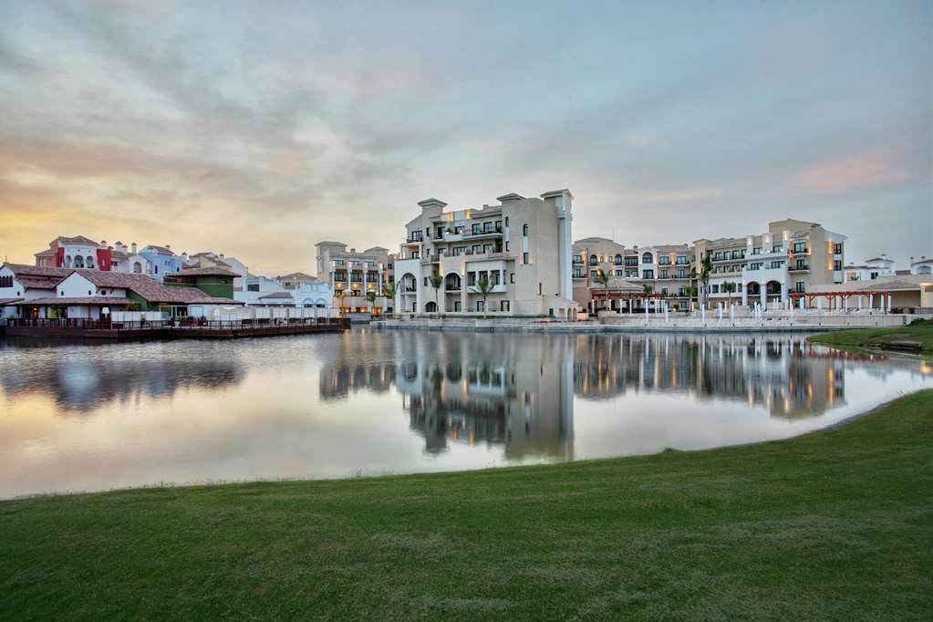 Doubletree By Hilton La Torre Golf Resort Roldan Tiện nghi bức ảnh Residential buildings in Al Furjan